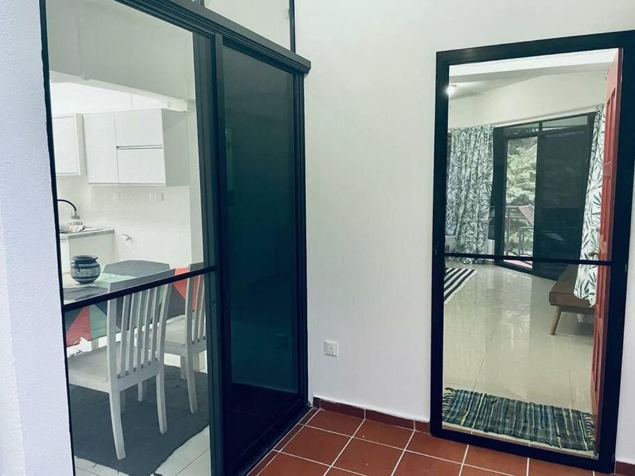 Kk Jungle Hideaway Lovely Apartment 5 Mins Walk To Town Kota Kinabalu Exteriör bild
